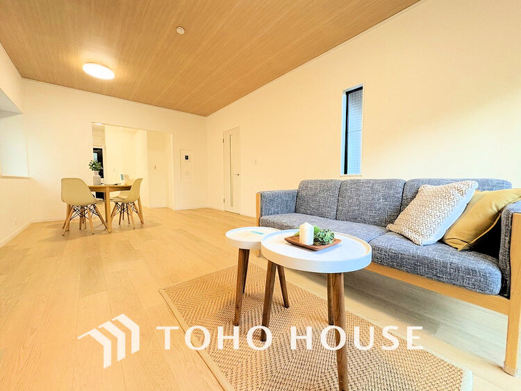 内装 上質な時間を育む暮らしのメインステージ。寛ぎとコミュニケーションを育む居心地のよい場所