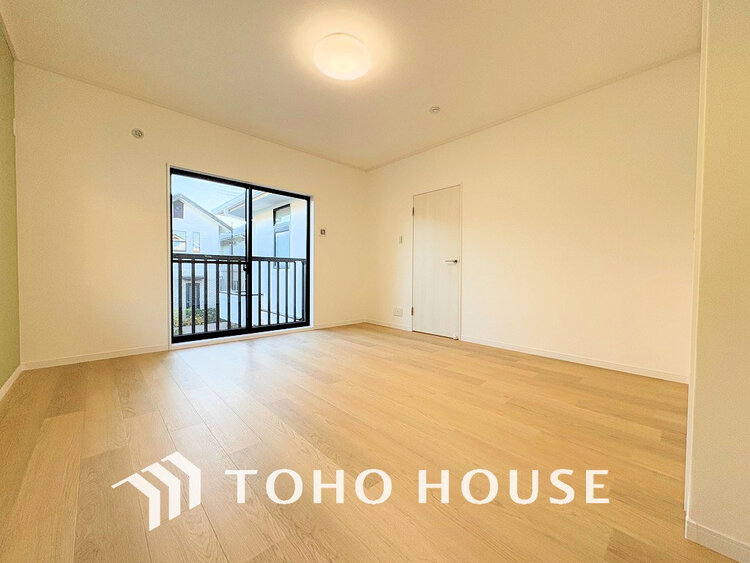 内装 採光もある洋室は、くつろぎのひと時を過ごすのにぴったり