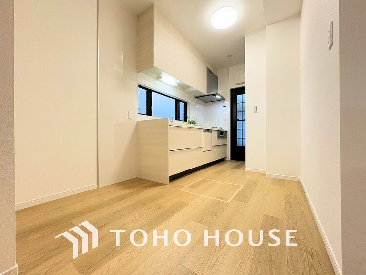 キッチン 落ち着きのあるカラーで統一された清潔感と気品が溢れるキッチン