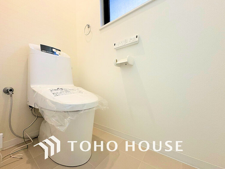 トイレ 白いクロスにより清潔感のあるトイレ