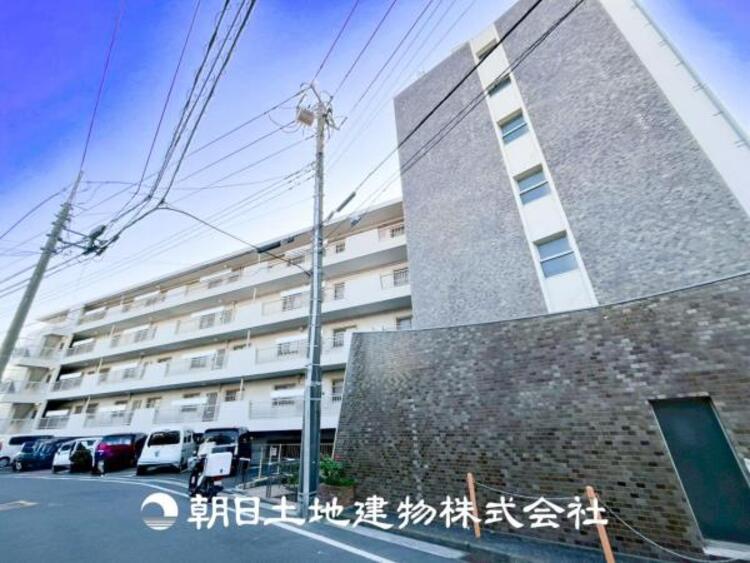 外観 【外観写真】大切な家族、お客様をお迎えする玄関は住宅の入口。仕事が終わって疲れた日でも、あなたを受け入れてくれます。