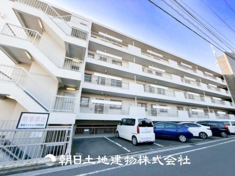 外観 【外観写真】暮らしの中でのたくさんの光と心地よい風を演出してくれています。見事なまでの開放的な空間をお楽しみください