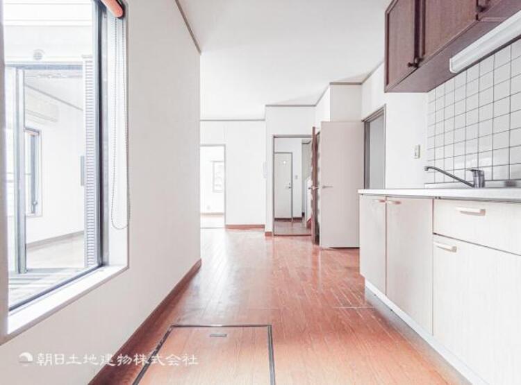 キッチン リビングダイニングが見渡せるカウンターキッチン！　お料理をする人も開放感が心地いいです。