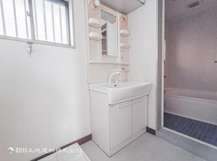 洗面 使用頻度の高い場所だからこそ便利な空間に。多人数での使用も考えた便利な空間です