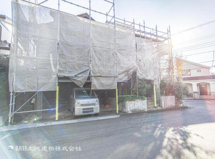 外観 美しい外観やくつろぎの空間にふさわしい素材で満ちております。機能性をも兼ねそろえた理想のお住まい。落ち着きある邸宅街が広がるエリアで、暮らしの夢を育む、あなただけの快適な新生活をはじめてみませんか？