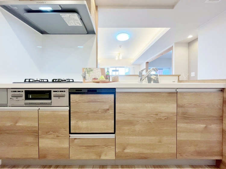 キッチン スマートな意匠と充実の機能を備えたキッチンが、暮らしにおいしい彩りを添えます。