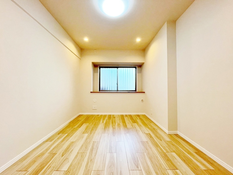 寝室 ベッドも十分に設置するスペースがあります。