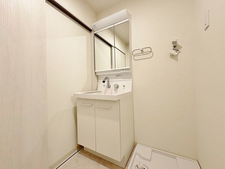 洗面 何かと物が増える場所だからこそ、スッキリと見映えの良い空間に。