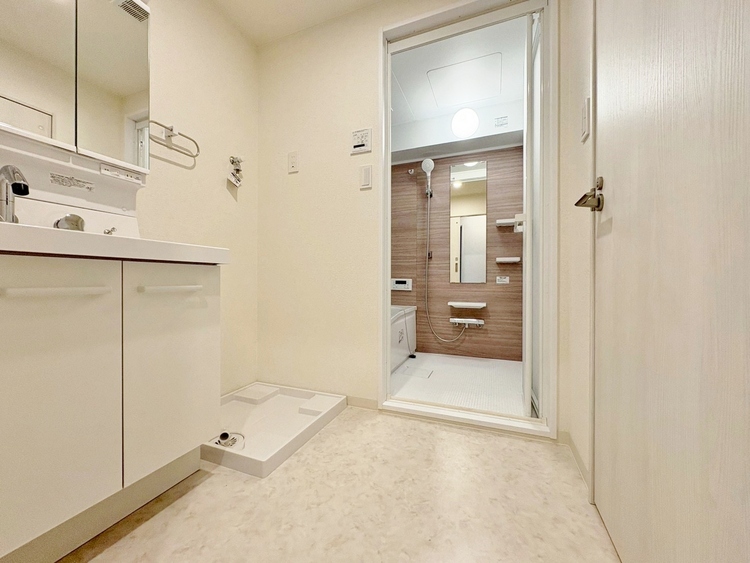 洗面 清潔感と心地よさを重視した、上質感漂うパウダールーム。