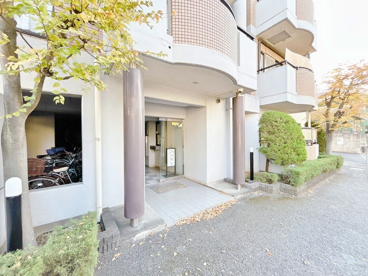 エントランス 外と内をつなぐエントランスは、まさに顔となる場所。