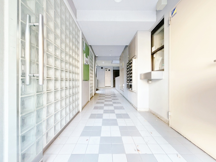 エントランス エントランス内部は、管理が行き届き清潔な共有スペースとなっています。