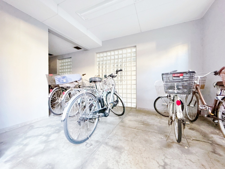 その他 きちんと整備された駐輪場。住む方の心遣いが感じられます。