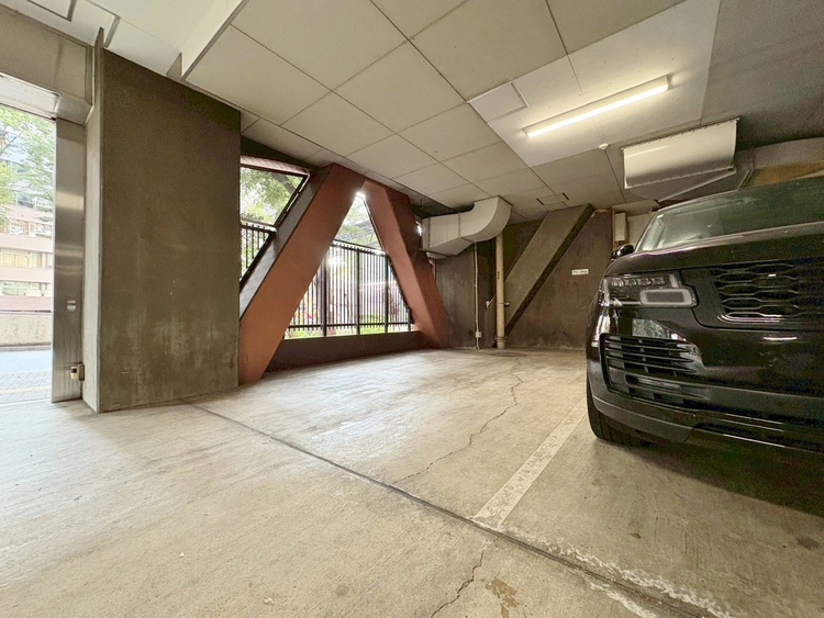 駐車場 本物件の駐車スペースです。車種制限のある場合もございますので、お気軽にお問い合わせくださいませ。