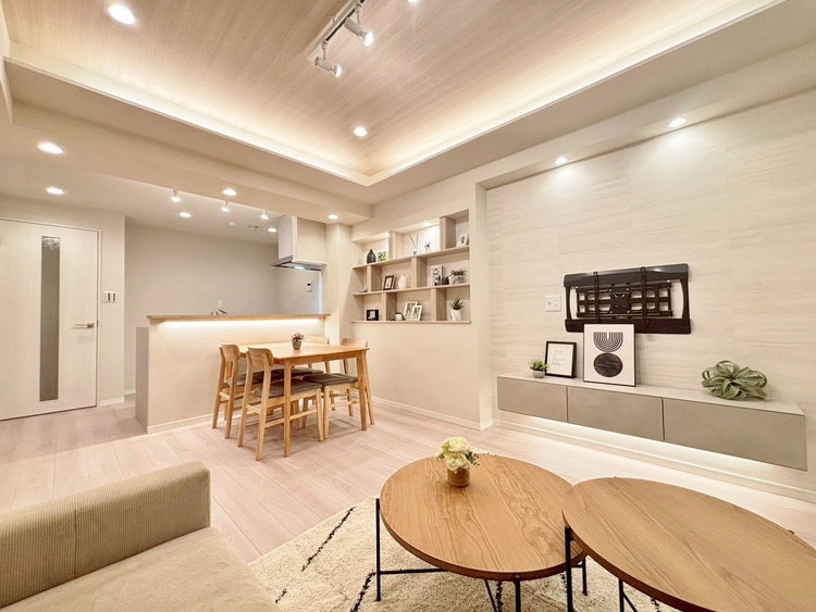 居間 飾り過ぎないシンプルな内装と偏り過ぎないデザインで統一しました。