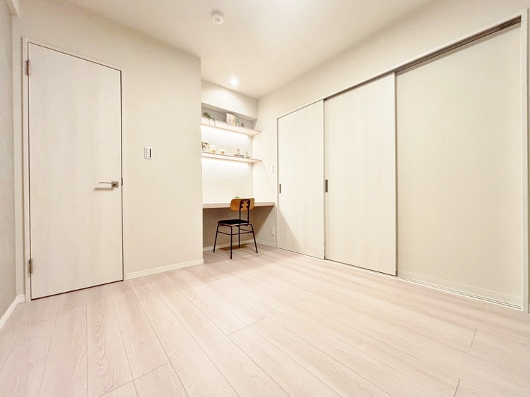 寝室 ベッドも十分に設置するスペースがあります。