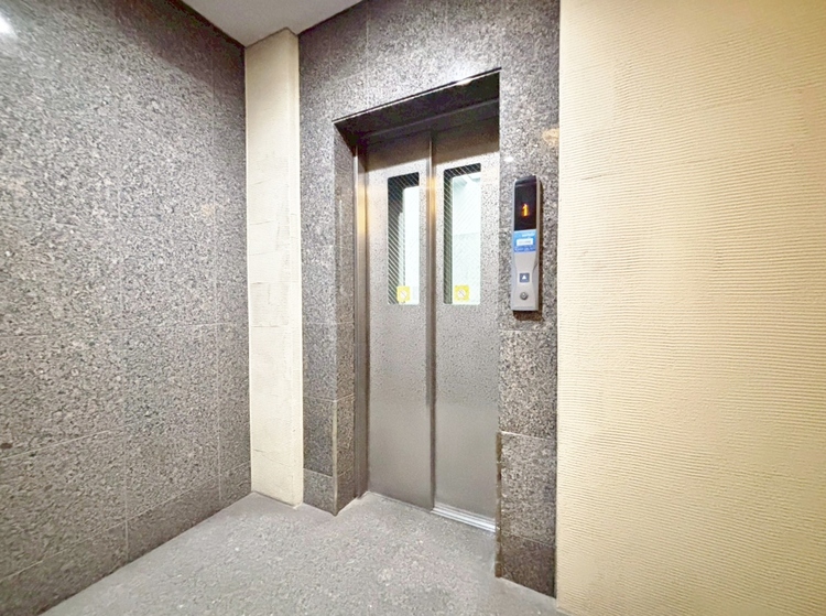 設備 エレベーターの管理も、きちんと行き届いてます。