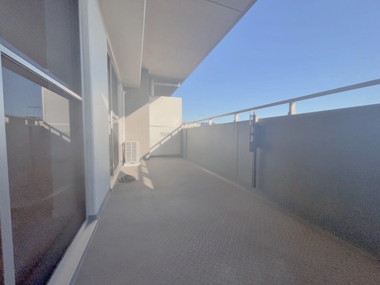 バルコニー 暮らしの中で、光と風を演出してくれるバルコニー。