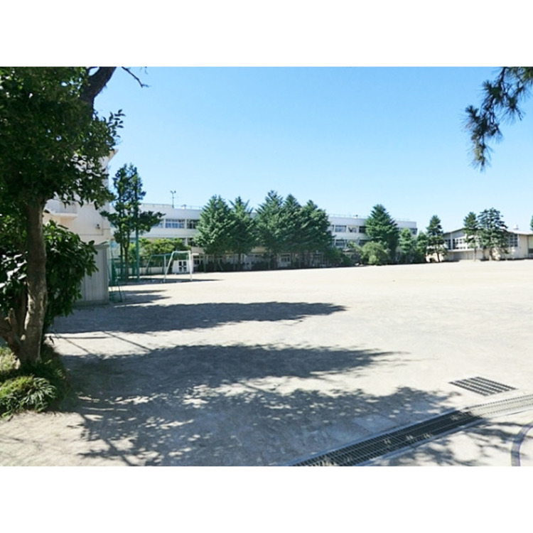 周辺 西東京市立田無第三中学校(約500m)