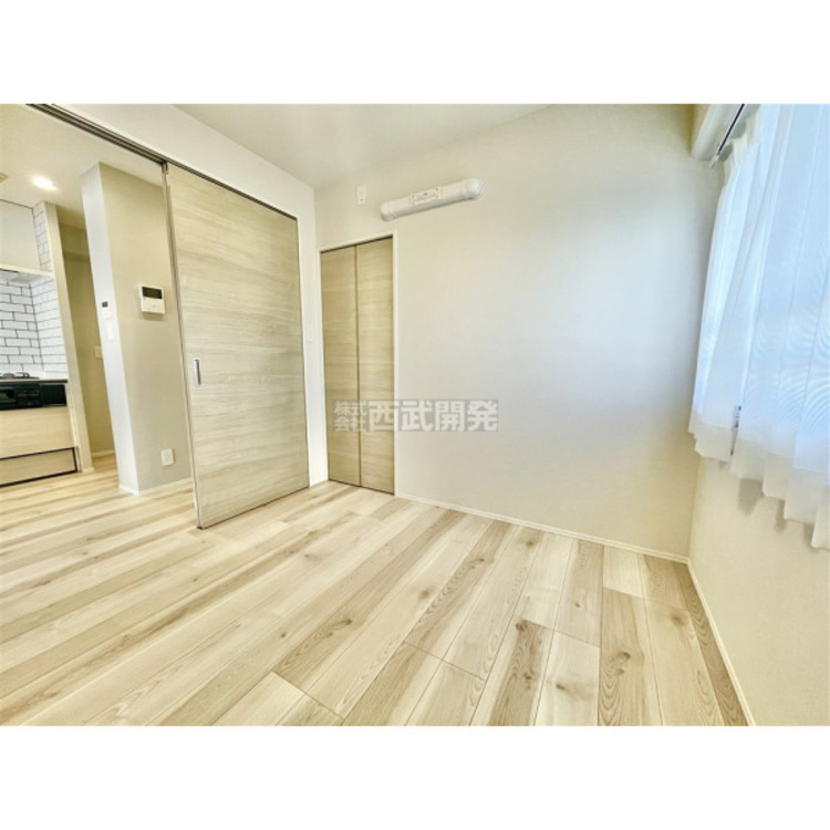 内装 落ち着いた、温かみのある居室空間です