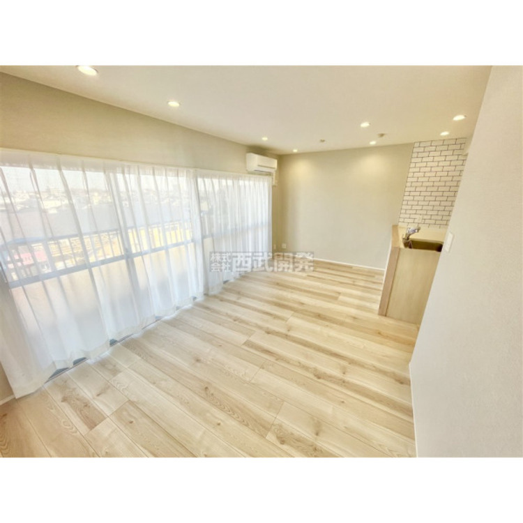 居間 たっぷりの陽光に包まれる明るいＬＤＫ