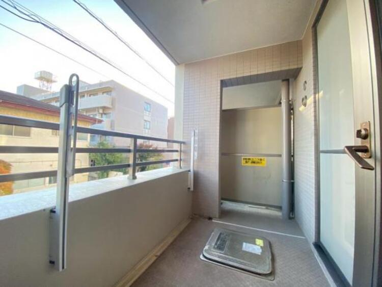 バルコニー 洗濯物もしっかり干せる、実用性の高いバルコニーです。