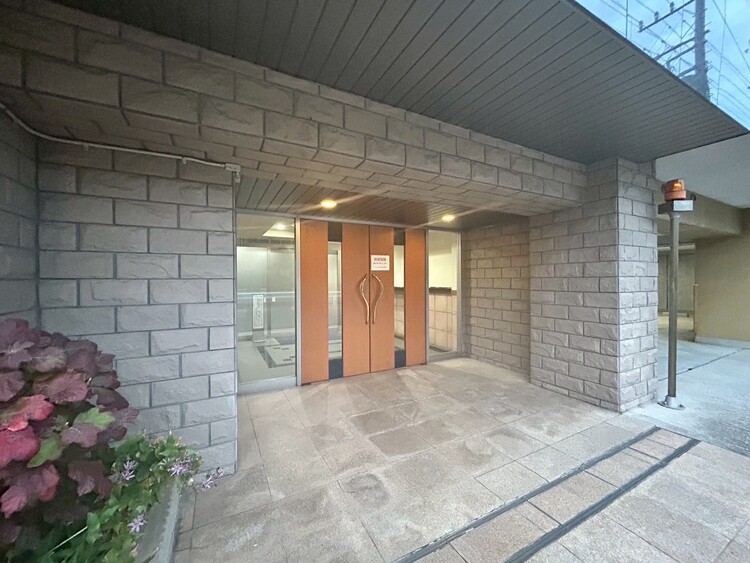 その他 上質感漂う玄関アプローチです。