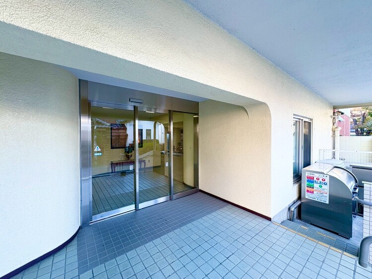 その他 上質感漂う玄関アプローチです。