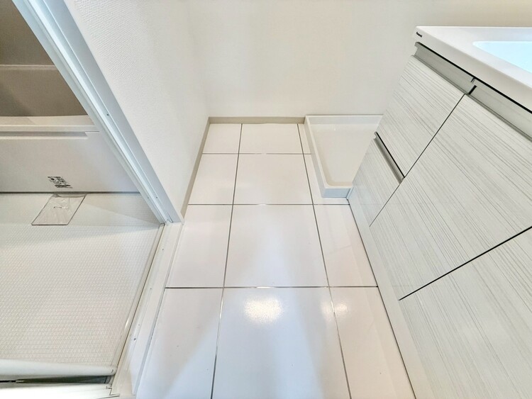 その他 十分な広さの脱衣所。