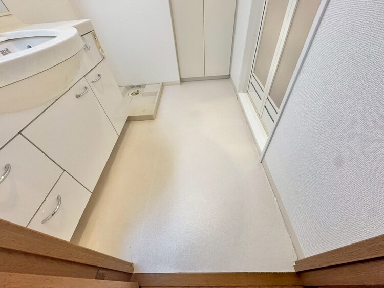 その他 十分な広さの脱衣所。