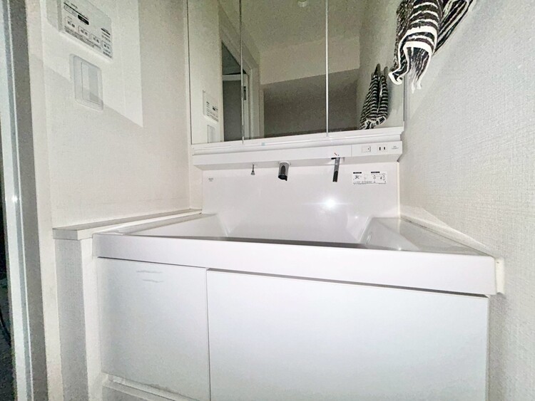 その他 清潔感を感じられる洗面化粧台。