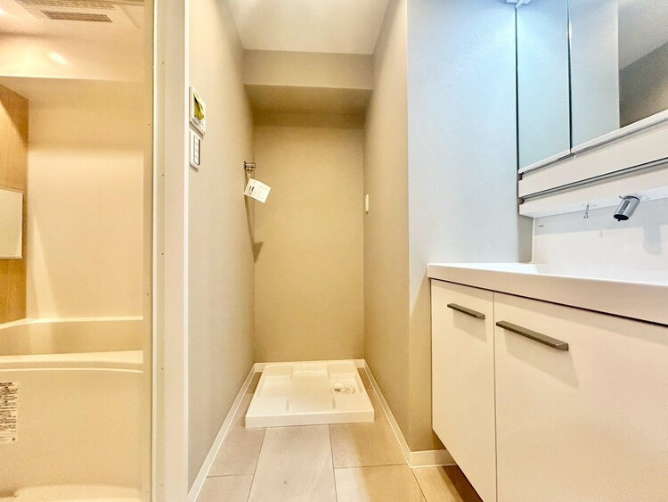 その他 十分な広さの脱衣所。