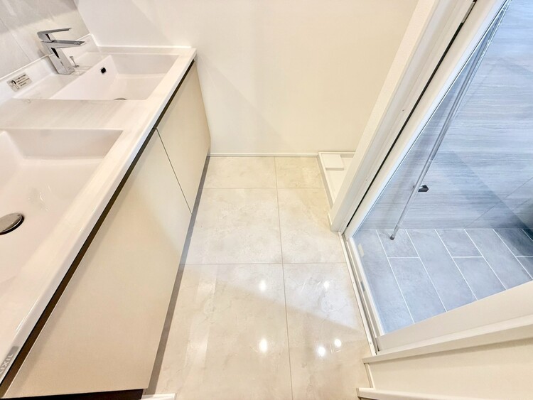 その他 十分な広さの脱衣所。