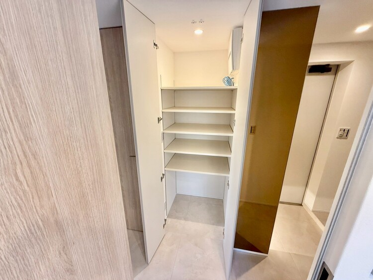 その他 収納スペースが付いていて、お部屋を広く使っていただけます。