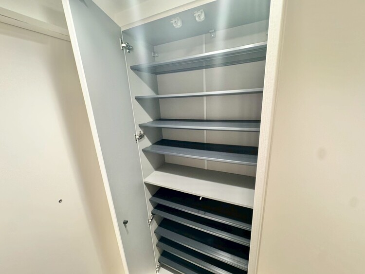 その他 家電やスーツケース、ストック品など何でも片付く嬉しい空間です。