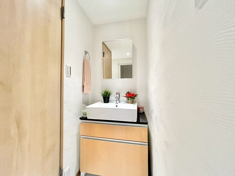 その他 清潔感を感じられる洗面化粧台。