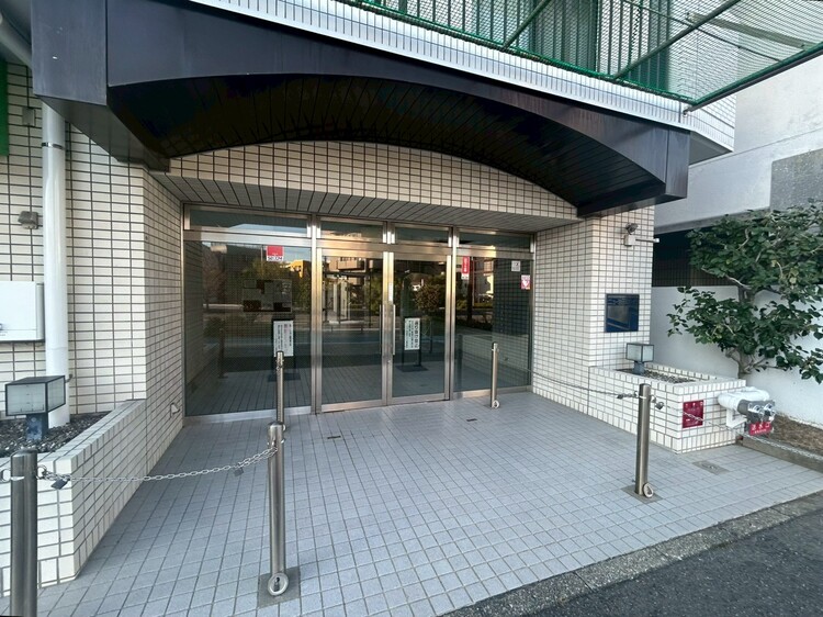 その他 上質感漂う玄関アプローチです。