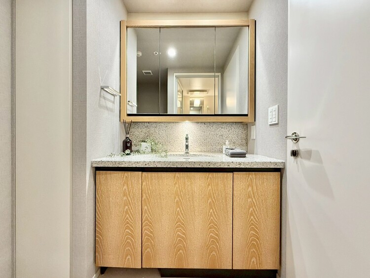 その他 清潔感を感じられる洗面化粧台。