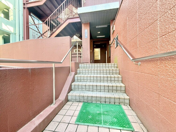 その他 上質感漂う玄関アプローチです。