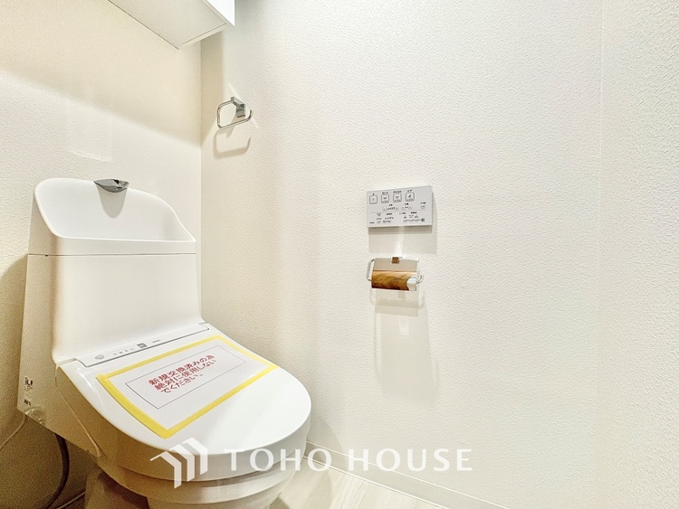 トイレ ◆トイレ◆トイレも全て新品に交換されており、清々しく新生活を始めることができます。白基調の清潔感のある空間に生まれ変わりました。