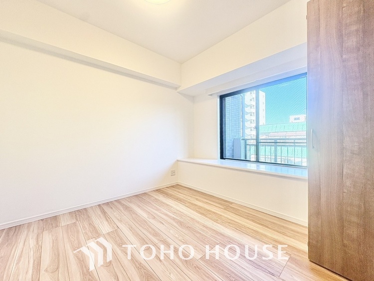 内装 【ROOM】感性を育むプライベートルームはシンプルでスマートな空間。好みの空間で読書をしたり、音楽を聞いたりと一人の時間も充実したものにできます。