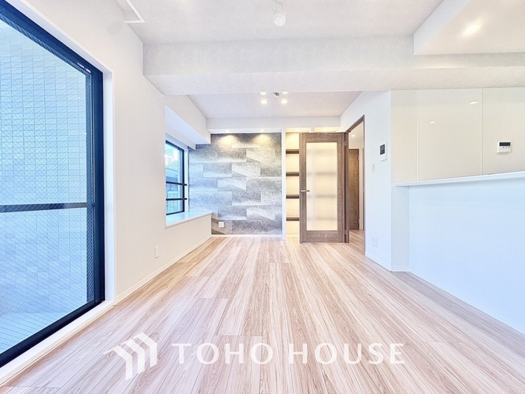 内装 ◆瀟洒な空間◆落ち着きのある彩が見事に調和させた瀟洒な空間を演出。ここに集まる家族の会話と笑顔が絶え間なく続く幸せな空間。