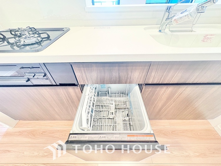 キッチン 広々としたキッチンのシンクは、料理の準備と片付けを楽にし、使いやすさを最大限に引き立てます。