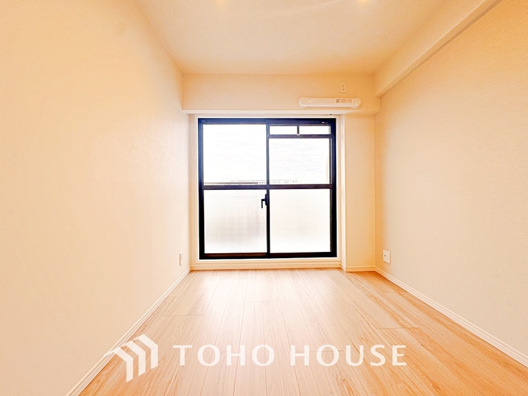 内装 【ROOM】感性を育むプライベートルームはシンプルでスマートな空間。好みの空間で読書をしたり、音楽を聞いたりと一人の時間も充実したものにできます。