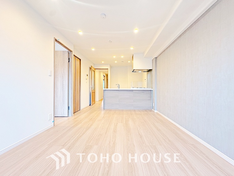 内装 ◆瀟洒な空間◆落ち着きのある彩が見事に調和させた瀟洒な空間を演出。ここに集まる家族の会話と笑顔が絶え間なく続く幸せな空間。