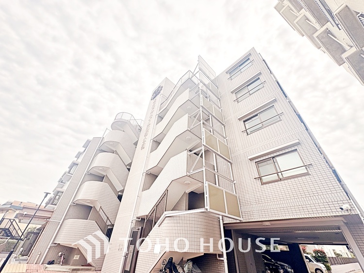 外観 漂う上質な空気感、マンションに入れば「おかえりなさい」と笑顔で迎えてくれるエントランス。最良の心配りを感じるマンションでした。