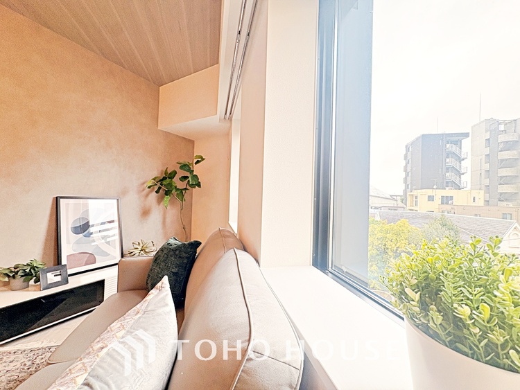 内装 使いやすく、明るい洋室に仕上がります。子供部屋や趣味のお部屋にご利用できます。ご自身で家具などを配置し、素敵な空間を創り上げられます。