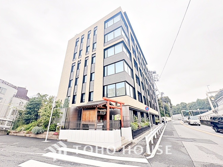 外観 漂う上質な空気感、マンションに入れば「おかえりなさい」と笑顔で迎えてくれるエントランス。最良の心配りを感じるマンションでした。