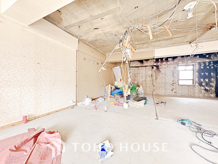 内装 【ROOM】感性を育むプライベートルームはシンプルでスマートな空間。好みの空間で読書をしたり、音楽を聞いたりと一人の時間も充実したものにできます。