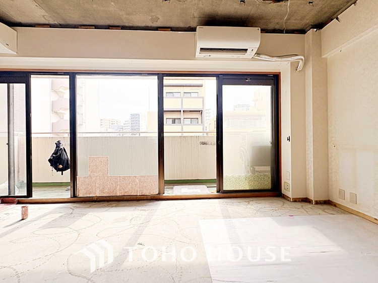 内装 ◆瀟洒な空間◆落ち着きのある彩が見事に調和させた瀟洒な空間を演出。ここに集まる家族の会話と笑顔が絶え間なく続く幸せな空間。