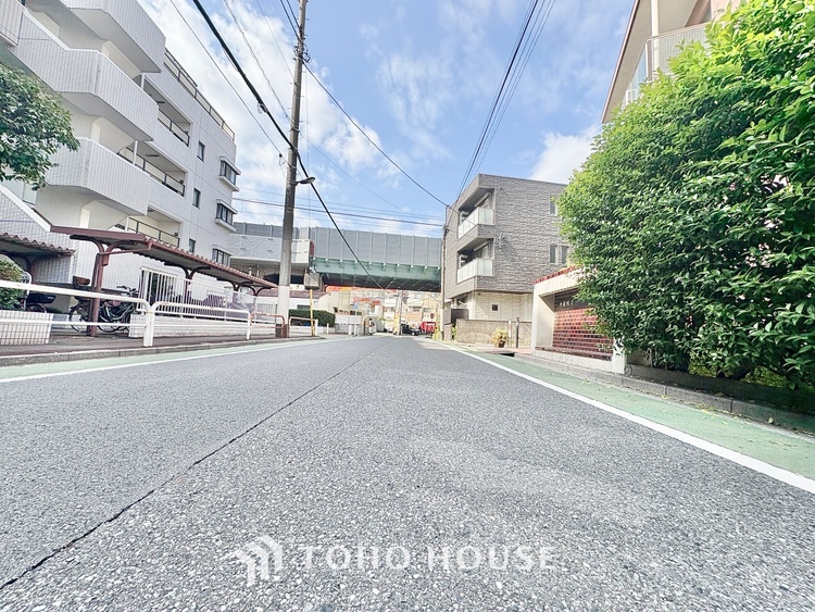 内装 ◆サンサンと◆差し込む太陽の光がこのリビングに笑いをもたらす.